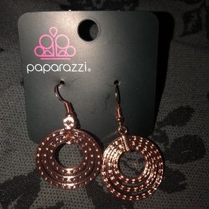 Paparazzi earrings  round disc with detailing